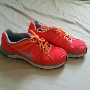 Like new! Orange Nike Flywire